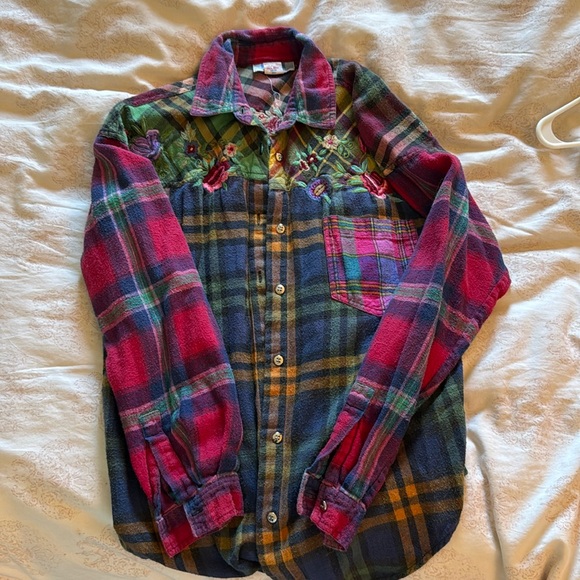 Tops - QPS Vintage 90s flannel with floral embroidery